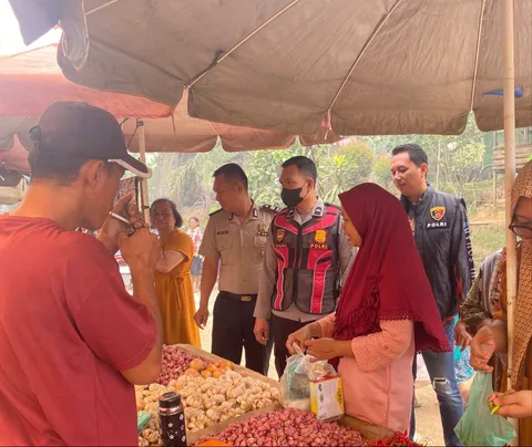 Polsek Batanghari Leko Pantau Harga Sembako di Pasar Bukit Selabu, Kondisi Terpantau Stabil