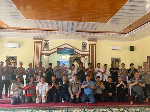 Kapolsek Batanghari Leko Sampaikan Pesan Kamtibmas lewat Jumat Keliling di Tanah Abang